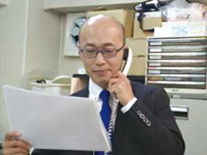 仕事中の三木 昌幸