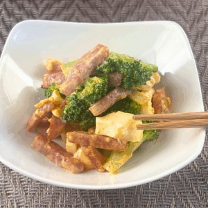 ブロッコリーとソセのサラダ