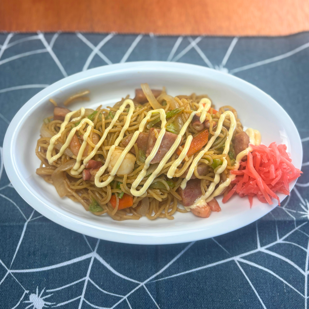 屋台飯が夢のコラボ！！ソセ入り焼きそば